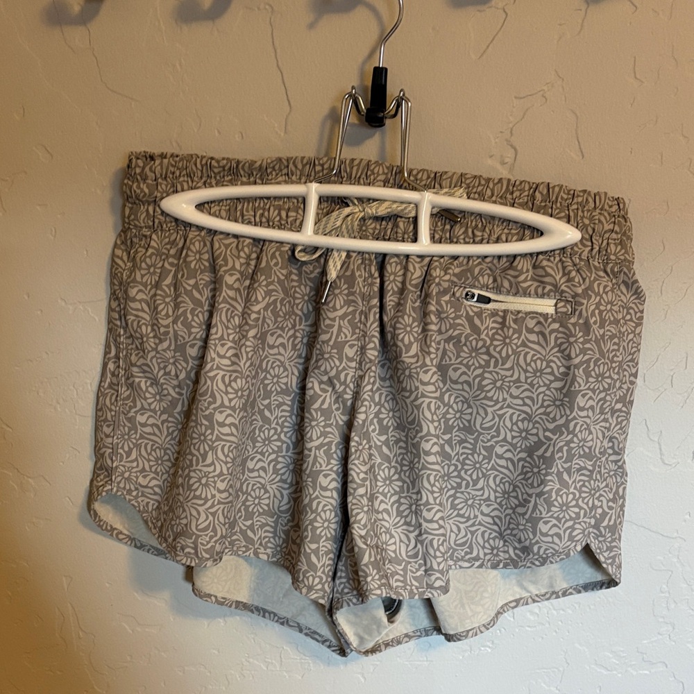 Vuori Gray Patterned Athletic Shorts